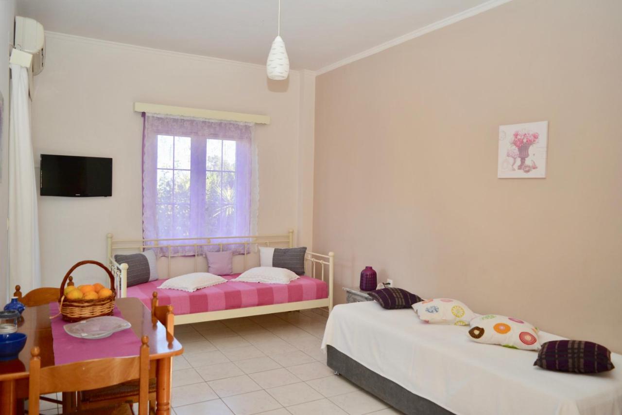 Troumpas Family Rooms & Apartments Leonidio Luaran gambar