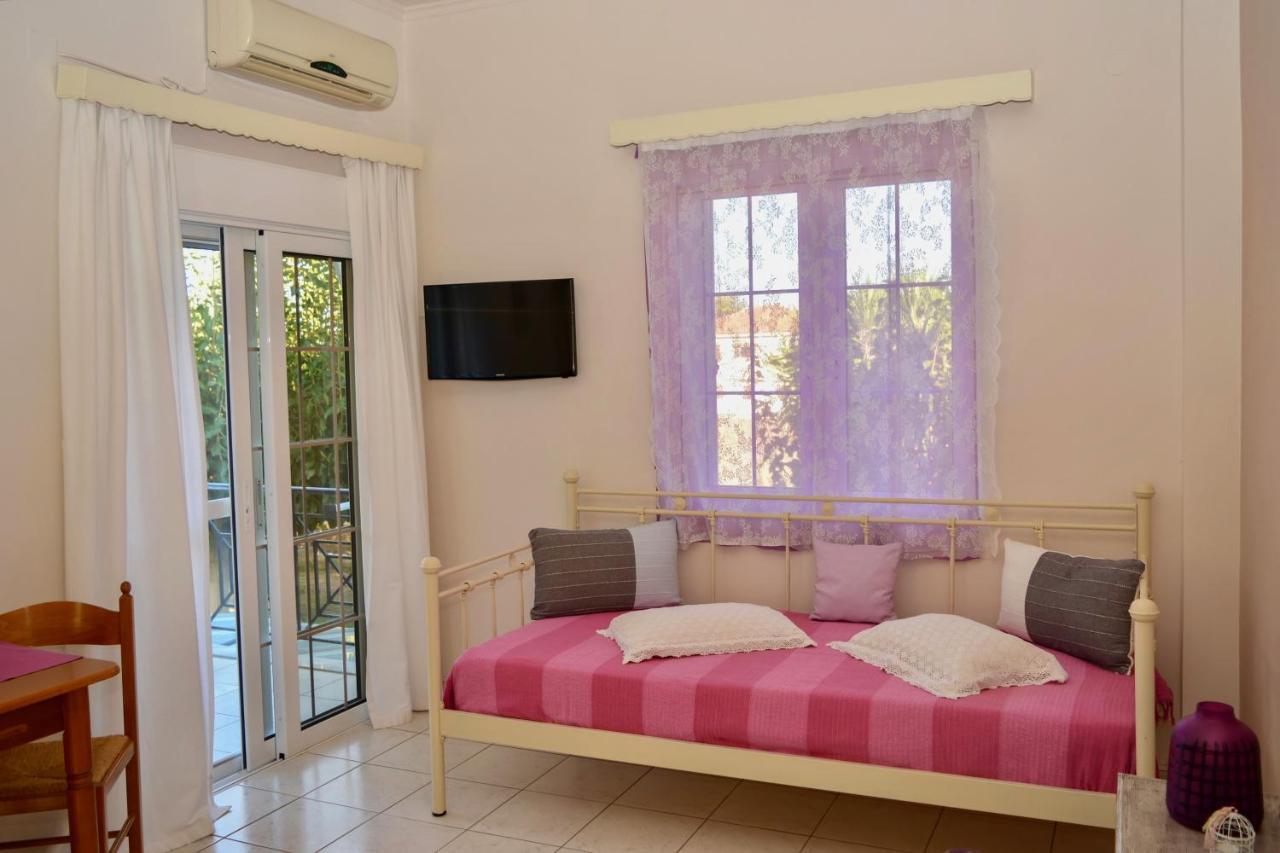 Troumpas Family Rooms & Apartments Leonidio Luaran gambar