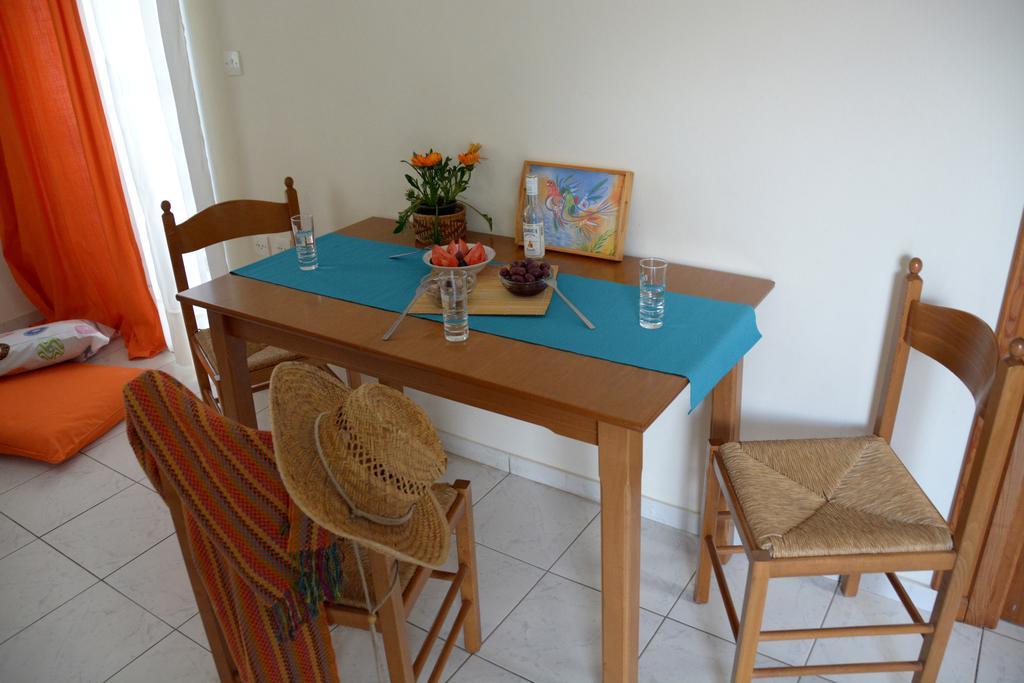 Troumpas Family Rooms & Apartments Leonidio Luaran gambar